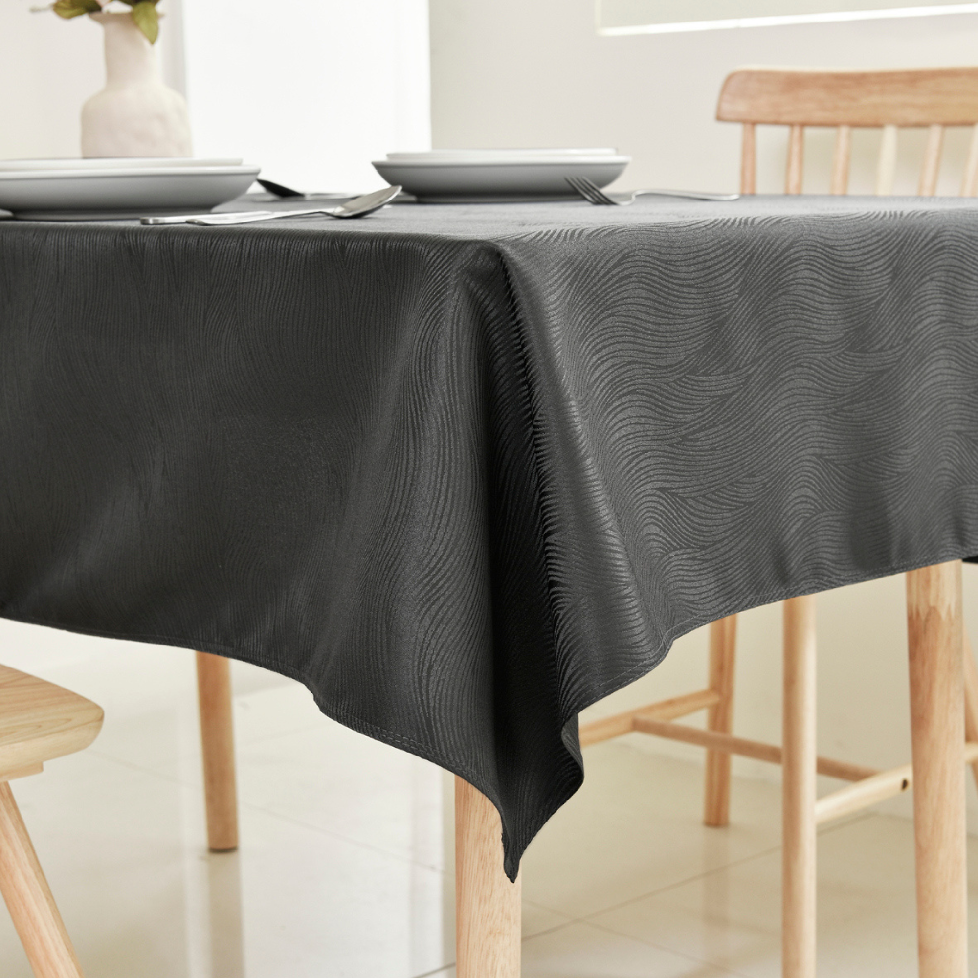Water Ripple Pattern Jacquard Rectangle Tablecloth – Black