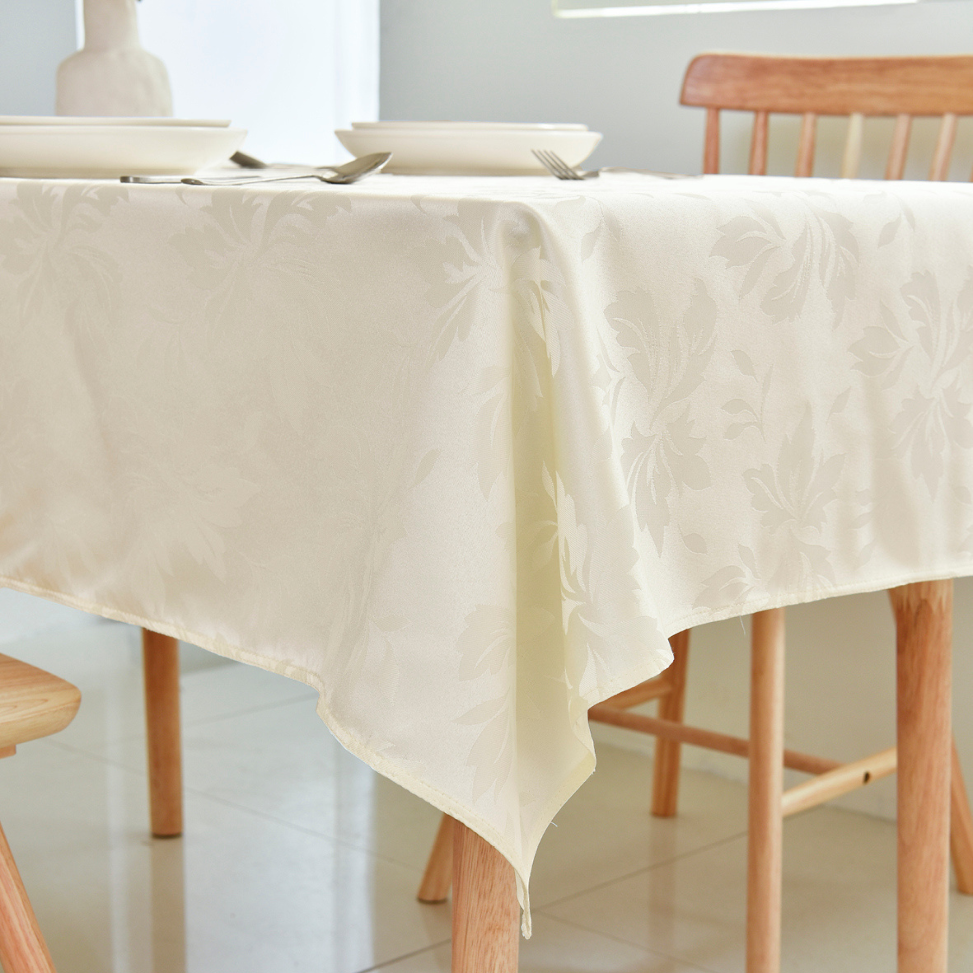 Ivory Floral Jacquard Rectangle Tablecloth – Waterproof